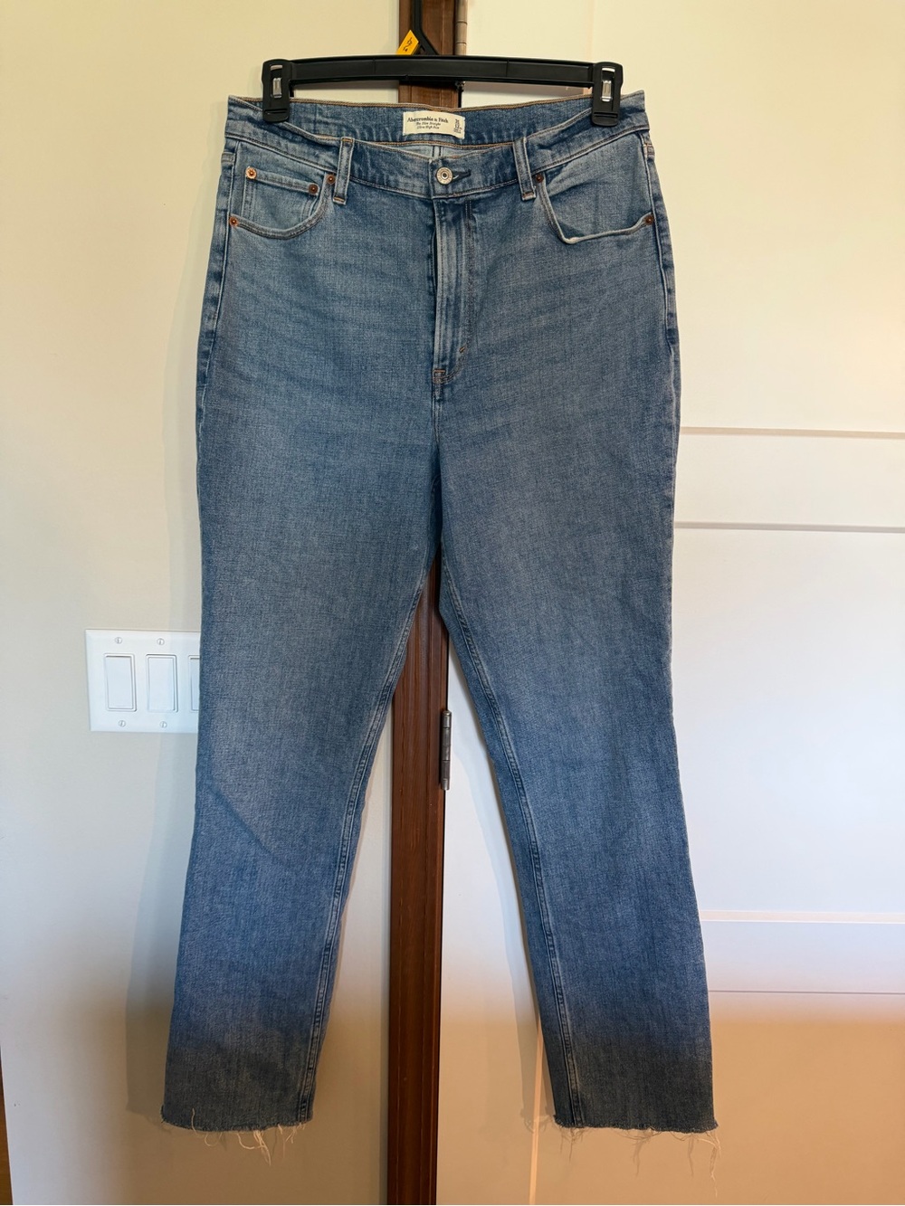 Abercrombie The Slim Straight Ultra High Rise